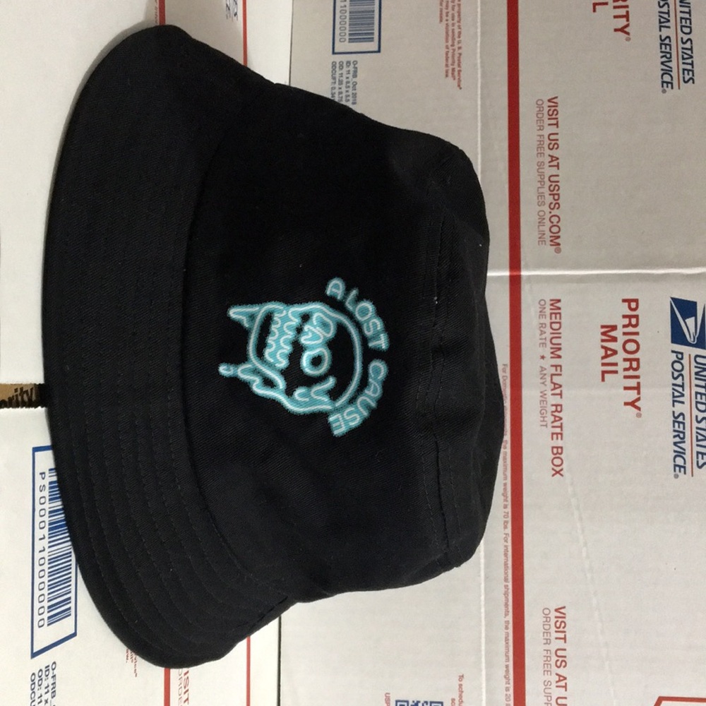 COPY - Petals and peacock bucket hat